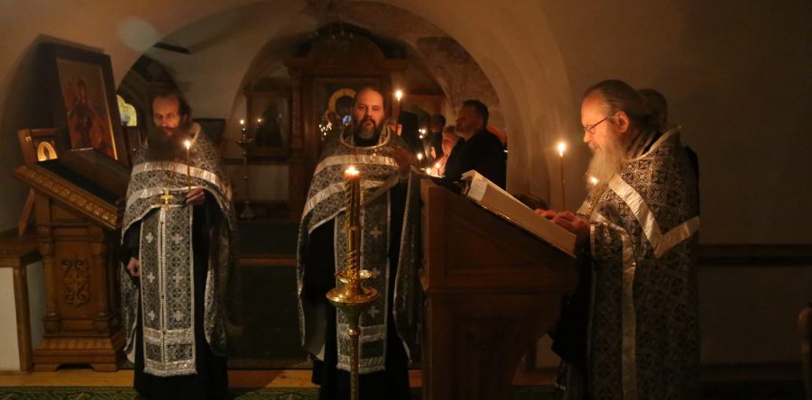 Утреня с чтением 12-ти Евангелий