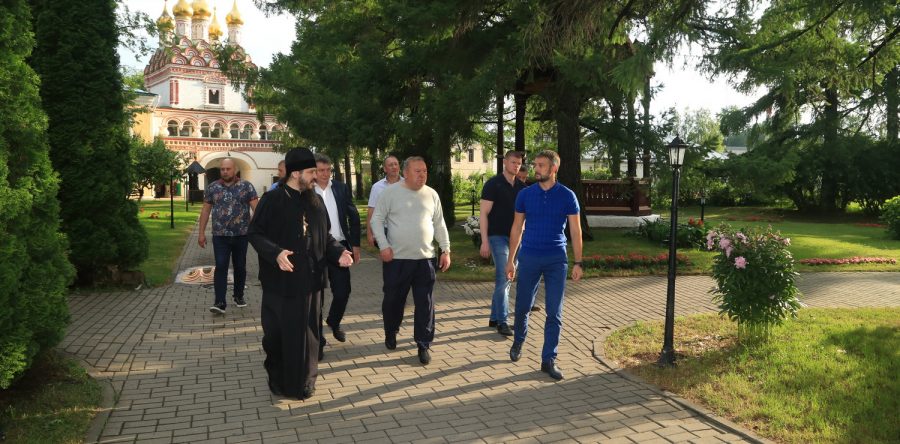 Визит председателя Комитета по обороне генерал-полковника В.А.Шаманова