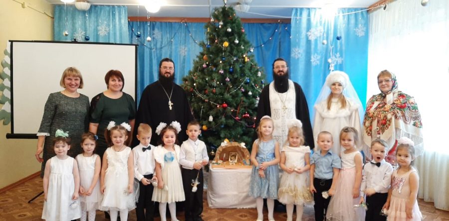 Поздравление детских муниципальных учреждений