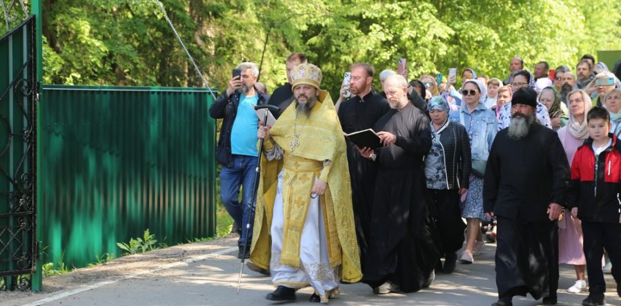 Крестный ход в Неделю Всех Святых