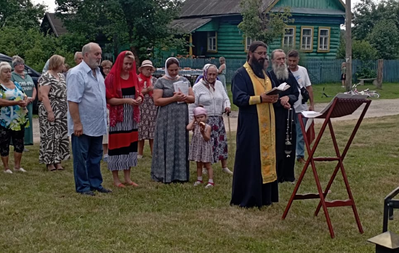 Молебен у креста в честь св Космы и Дамиана