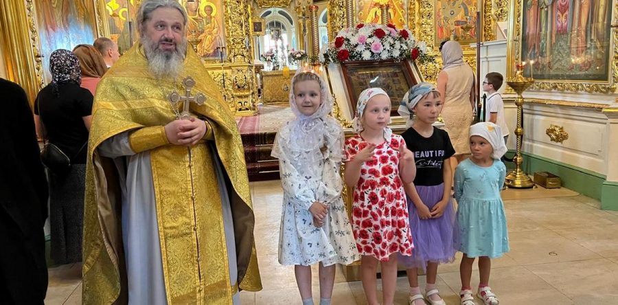 Традиционное поздравление прихожан от Воскресной Школы