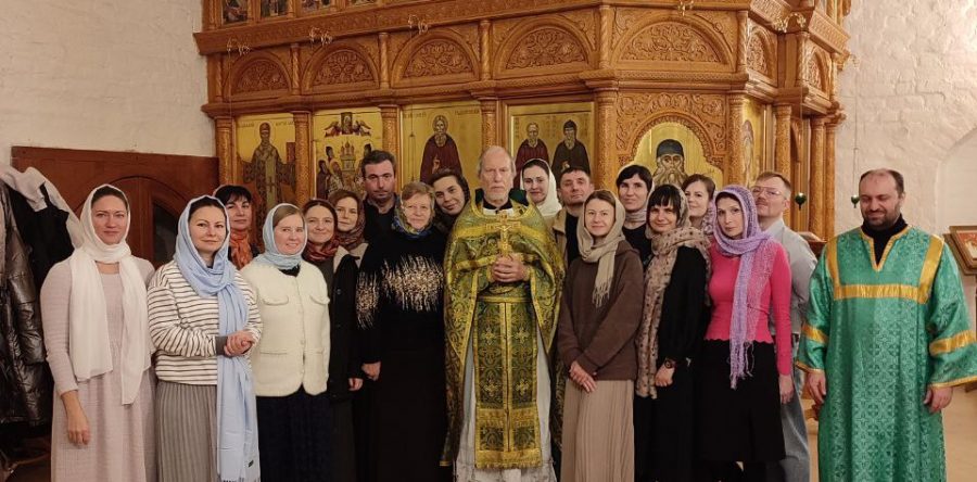 Богослужение в храме-часовне преподобного Максима Грека