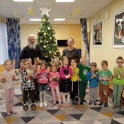 Подарки раненым бойцам от ребят