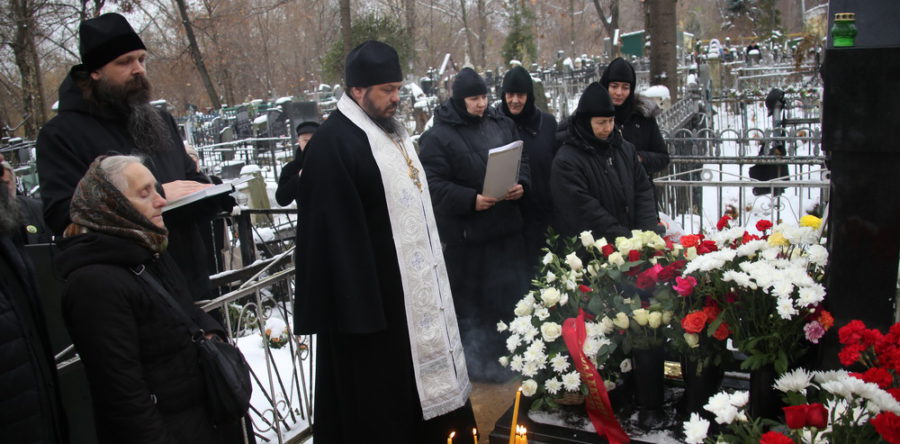 Панихида на могиле митрополита Питирима (Нечаева)