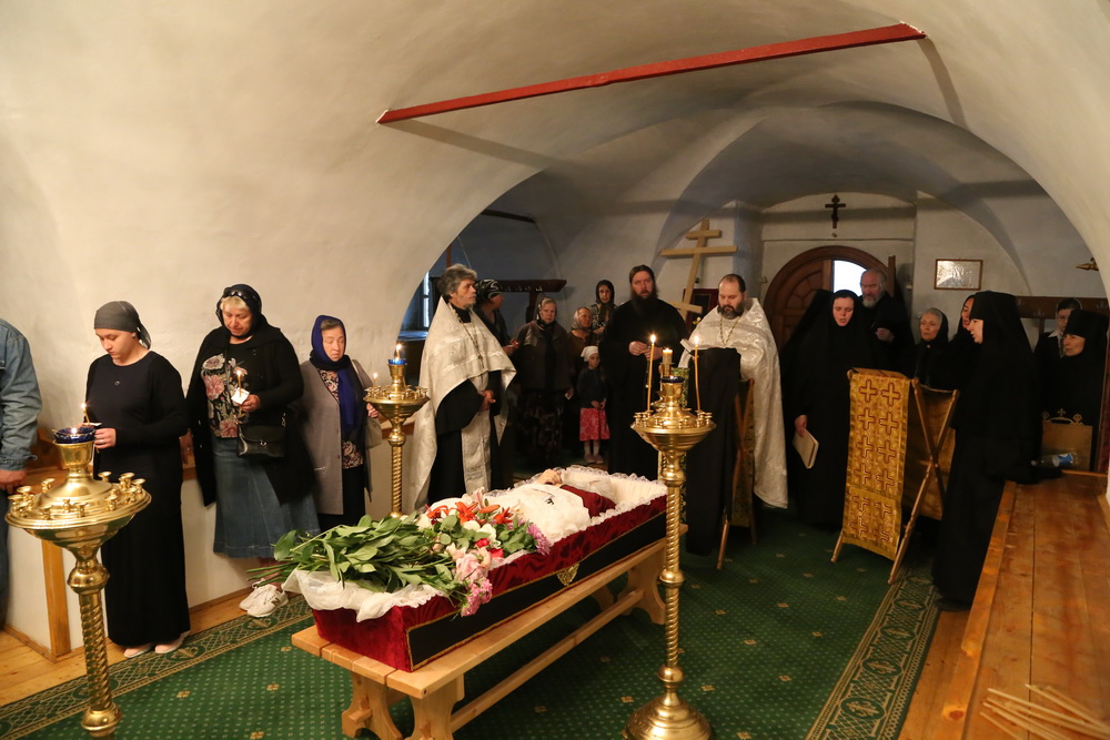 Православные хоронят в воскресенье
