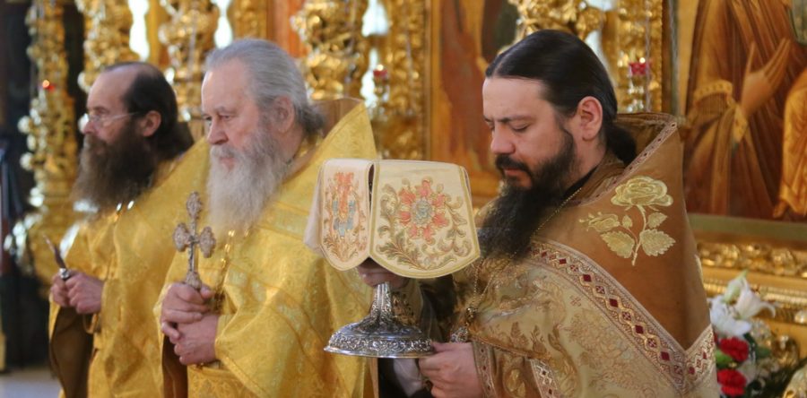 Празднование в честь славных и всехвальных первоверховных апостолов Петра и Павла.