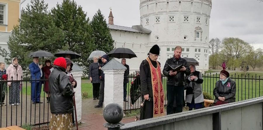 Лития у могилы павших воинов