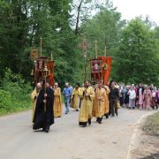 Крестный ход в монастырский Всехсвятский скит