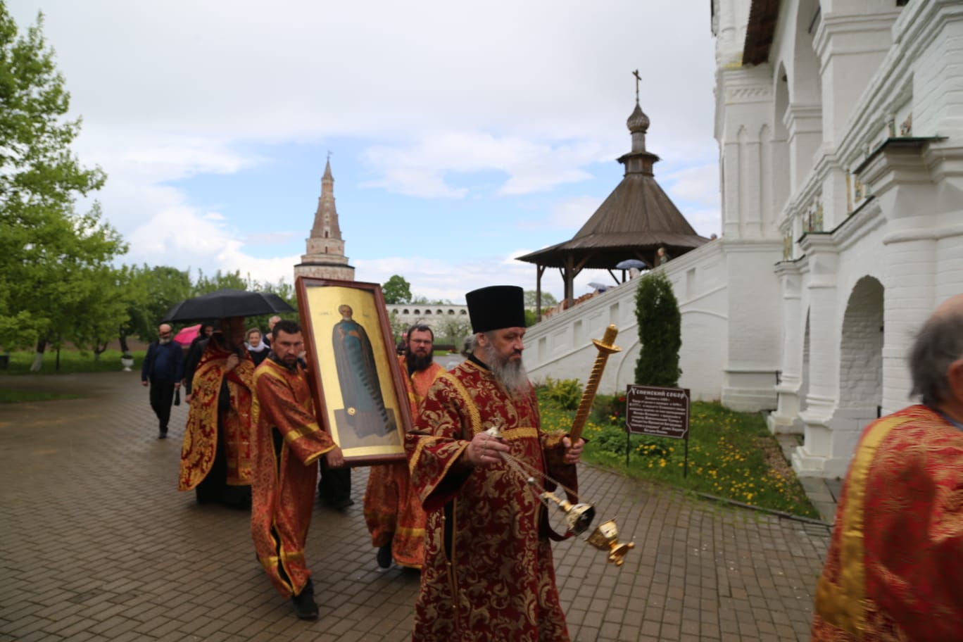 Крестный ход с годеновским крестом москва. Водный крестный ход Николая Чудотворца Зарайского 27 июля 2022. Крестный ход на Пасху 2022. Крестный ход в селе на Пасху. Крестный ход Богоявление оранки 2022 год.