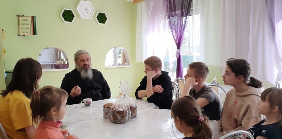 Пасхальные беседы с подшефной молодежью