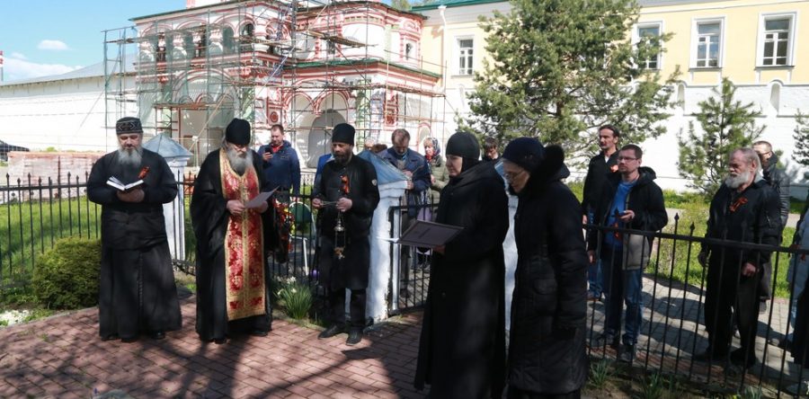 Лития у Братской Могилы