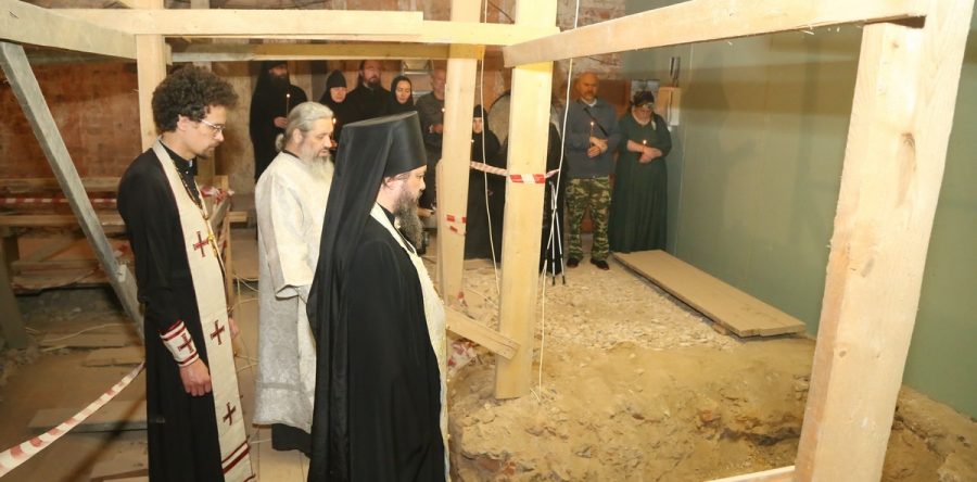 Панихида на месте погребения матери преподобного Иосифа Волоцкого