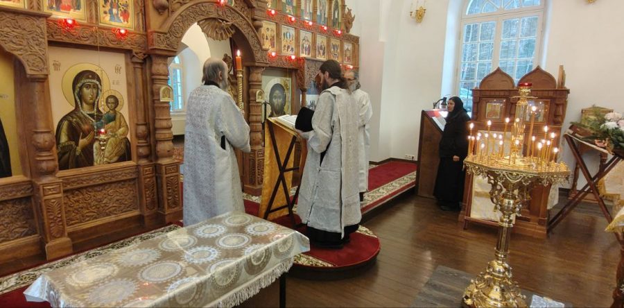 Первая литургия в новом храме Всех Святых на Скиту