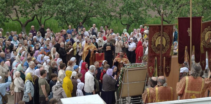 Крестный ход с иконой Николая Чудотворца