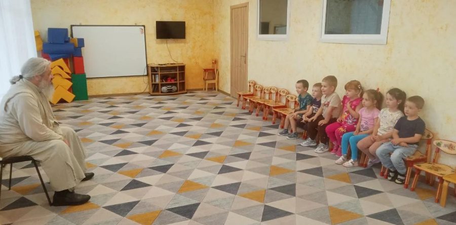 Беседы с батюшкой в подшефном детском саду