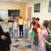 Рисунки от детей пациентам и персоналу госпиталя Вишневского